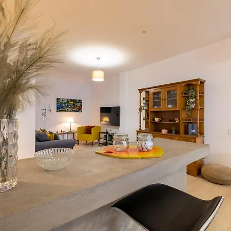 Luminous 2-bedroom In Calle Esquivel