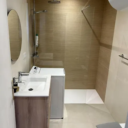 Luminous 2-bedroom In Calle Esquivel Apartament *